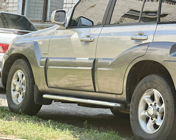 Серый Хендай Терракан, объемом двигателя 2.9 л и пробегом 380 тыс. км за 7130 $, фото 2 на Automoto.ua