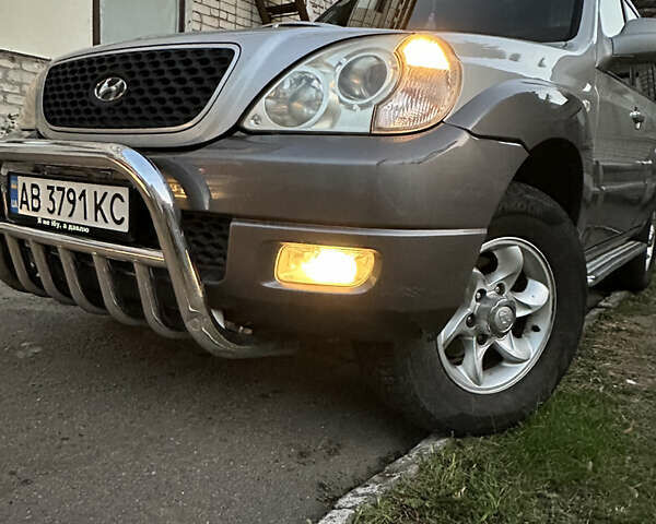 Серый Хендай Терракан, объемом двигателя 2.9 л и пробегом 380 тыс. км за 7130 $, фото 1 на Automoto.ua