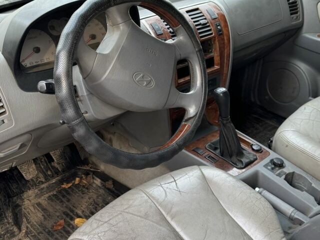 Серый Хендай Терракан, объемом двигателя 0 л и пробегом 200 тыс. км за 2200 $, фото 7 на Automoto.ua