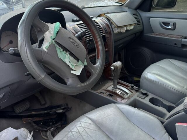 Серый Хендай Терракан, объемом двигателя 2.9 л и пробегом 200 тыс. км за 2000 $, фото 2 на Automoto.ua