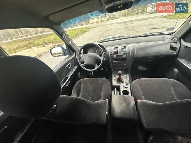 Синий Хендай Терракан, объемом двигателя 2.5 л и пробегом 218 тыс. км за 3500 $, фото 6 на Automoto.ua