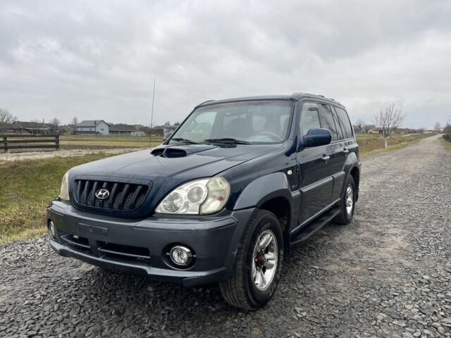 Синий Хендай Терракан, объемом двигателя 2.5 л и пробегом 330 тыс. км за 2000 $, фото 1 на Automoto.ua