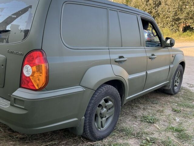 Зеленый Хендай Терракан, объемом двигателя 2.9 л и пробегом 300 тыс. км за 3200 $, фото 2 на Automoto.ua