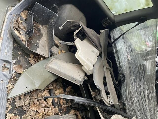 Хендай Терракан 2003 у Києві на Automoto.ua Зелений Хендай Терракан, об'ємом двигуна 2.9 л та пробігом 230 тис. км за 900 $, фото 5 на Automoto.ua