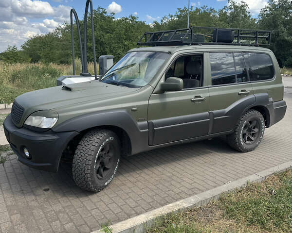 Зеленый Хендай Терракан, объемом двигателя 2.9 л и пробегом 320 тыс. км за 4900 $, фото 1 на Automoto.ua