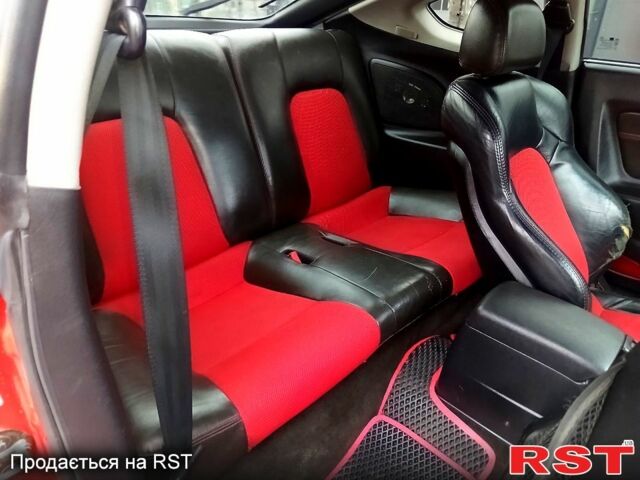 Красный Хендай Тибурон, объемом двигателя 2 л и пробегом 220 тыс. км за 4500 $, фото 10 на Automoto.ua