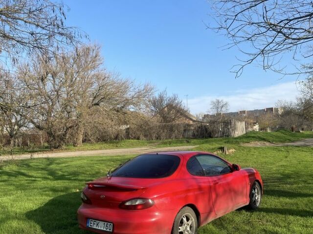 Красный Хендай Тибурон, объемом двигателя 2 л и пробегом 200 тыс. км за 2700 $, фото 1 на Automoto.ua