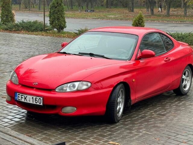 Красный Хендай Тибурон, объемом двигателя 2 л и пробегом 200 тыс. км за 2999 $, фото 4 на Automoto.ua