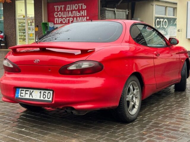 Красный Хендай Тибурон, объемом двигателя 2 л и пробегом 200 тыс. км за 2999 $, фото 3 на Automoto.ua