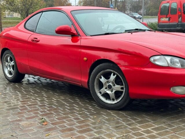 Красный Хендай Тибурон, объемом двигателя 2 л и пробегом 200 тыс. км за 2999 $, фото 2 на Automoto.ua