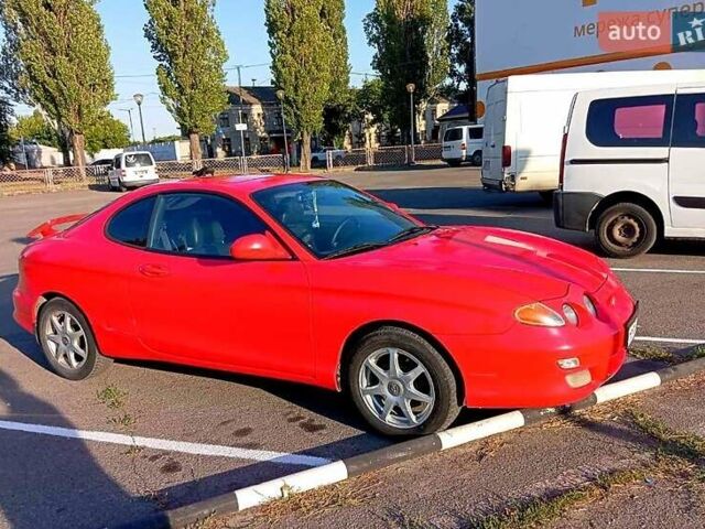 Красный Хендай Тибурон, объемом двигателя 2 л и пробегом 186 тыс. км за 4000 $, фото 1 на Automoto.ua