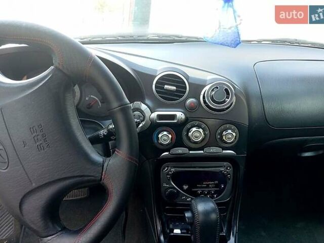 Красный Хендай Тибурон, объемом двигателя 2 л и пробегом 186 тыс. км за 4000 $, фото 4 на Automoto.ua