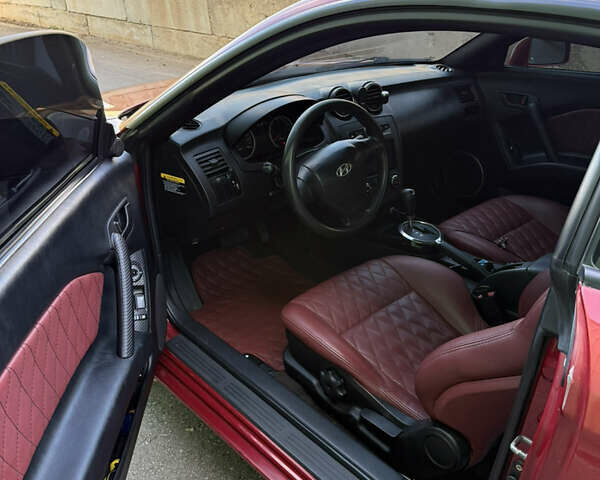 Красный Хендай Тибурон, объемом двигателя 1.98 л и пробегом 240 тыс. км за 5800 $, фото 17 на Automoto.ua