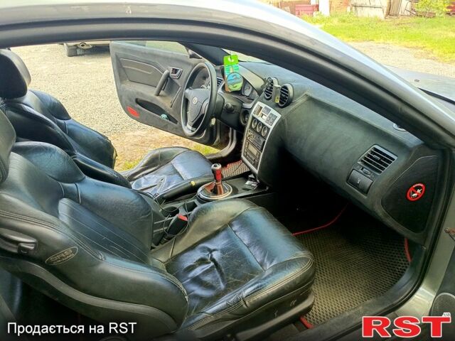 Серый Хендай Тибурон, объемом двигателя 2 л и пробегом 200 тыс. км за 3500 $, фото 7 на Automoto.ua