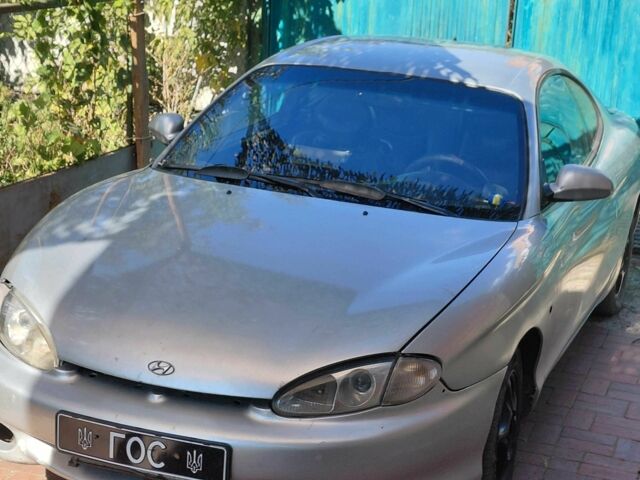 Серый Хендай Тибурон, объемом двигателя 2 л и пробегом 250 тыс. км за 2500 $, фото 1 на Automoto.ua