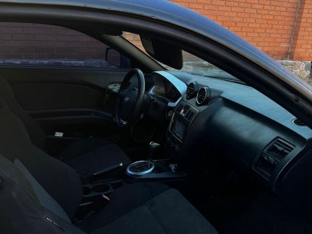 Синий Хендай Тибурон, объемом двигателя 2 л и пробегом 178 тыс. км за 2800 $, фото 4 на Automoto.ua