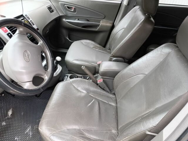 Синій Хендай Тібурон, об'ємом двигуна 2 л та пробігом 300 тис. км за 6700 $, фото 3 на Automoto.ua