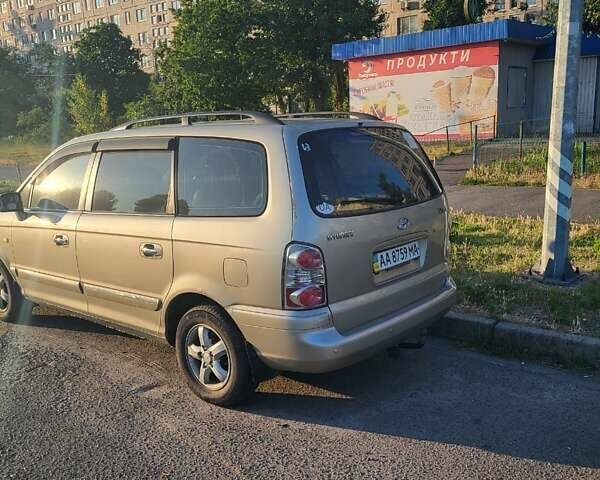 Бежевый Хендай Траджет, объемом двигателя 2 л и пробегом 200 тыс. км за 4000 $, фото 3 на Automoto.ua