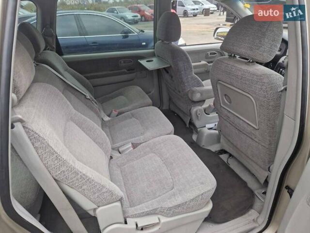 Бежевый Хендай Траджет, объемом двигателя 2 л и пробегом 240 тыс. км за 4750 $, фото 4 на Automoto.ua