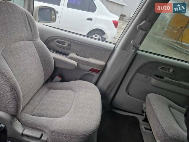 Бежевый Хендай Траджет, объемом двигателя 2 л и пробегом 240 тыс. км за 4750 $, фото 7 на Automoto.ua