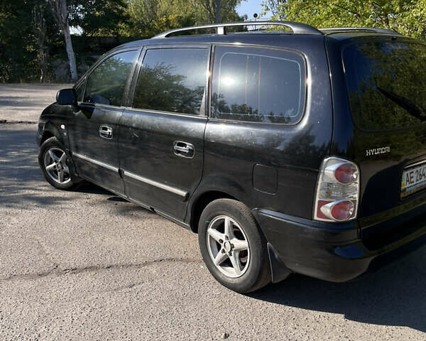 Чорний Хендай Траджет, об'ємом двигуна 2 л та пробігом 217 тис. км за 4600 $, фото 2 на Automoto.ua