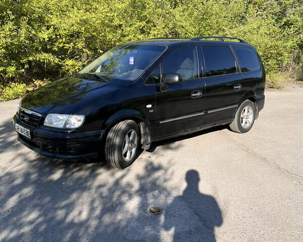 Чорний Хендай Траджет, об'ємом двигуна 2 л та пробігом 217 тис. км за 4600 $, фото 1 на Automoto.ua