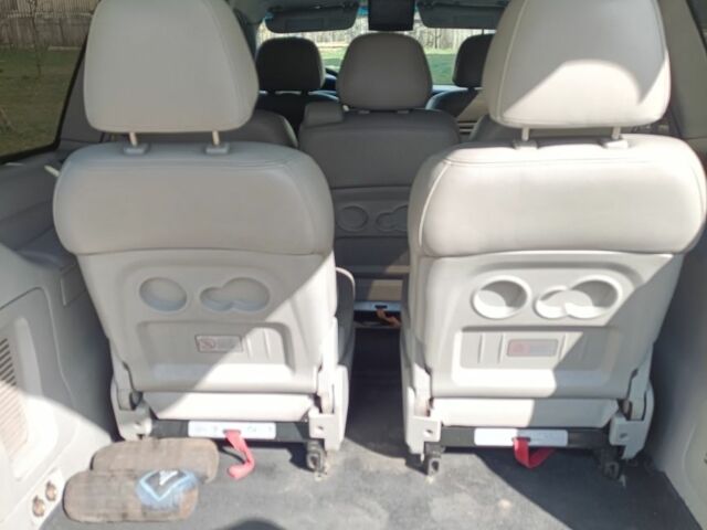 Черный Хендай Траджет, объемом двигателя 2 л и пробегом 350 тыс. км за 3500 $, фото 6 на Automoto.ua