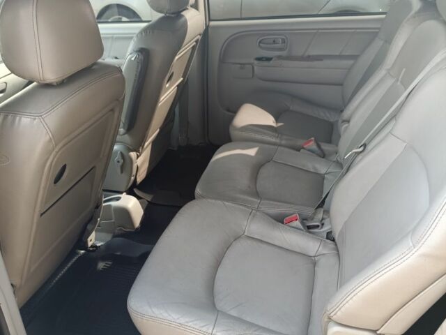 Черный Хендай Траджет, объемом двигателя 2 л и пробегом 350 тыс. км за 3500 $, фото 5 на Automoto.ua