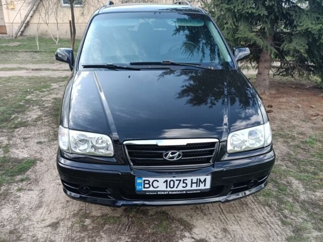 Черный Хендай Траджет, объемом двигателя 2 л и пробегом 350 тыс. км за 3500 $, фото 1 на Automoto.ua
