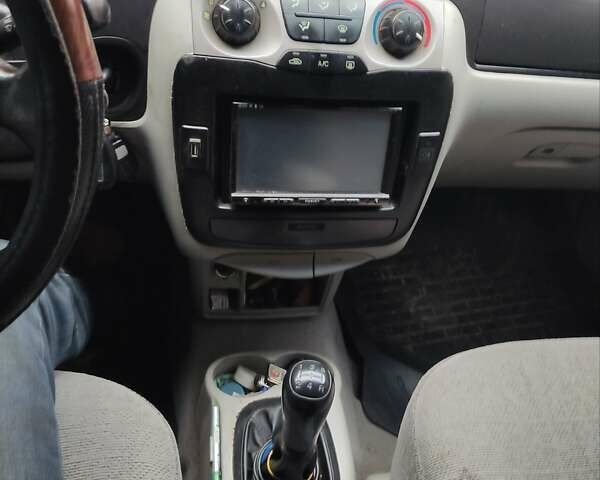 Черный Хендай Траджет, объемом двигателя 2 л и пробегом 297 тыс. км за 4500 $, фото 7 на Automoto.ua