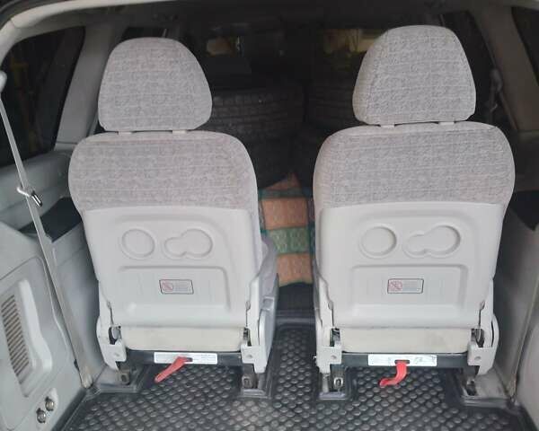 Черный Хендай Траджет, объемом двигателя 1.99 л и пробегом 235 тыс. км за 3999 $, фото 3 на Automoto.ua