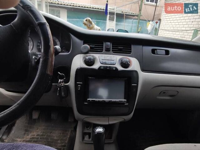Черный Хендай Траджет, объемом двигателя 2 л и пробегом 297 тыс. км за 4500 $, фото 5 на Automoto.ua