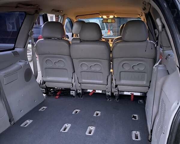 Черный Хендай Траджет, объемом двигателя 2.7 л и пробегом 320 тыс. км за 4500 $, фото 7 на Automoto.ua