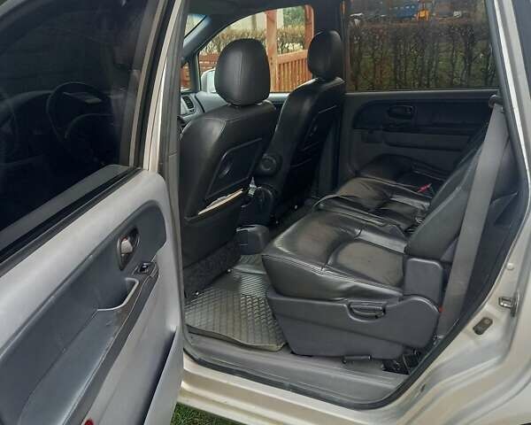 Серый Хендай Траджет, объемом двигателя 2 л и пробегом 192 тыс. км за 5100 $, фото 17 на Automoto.ua