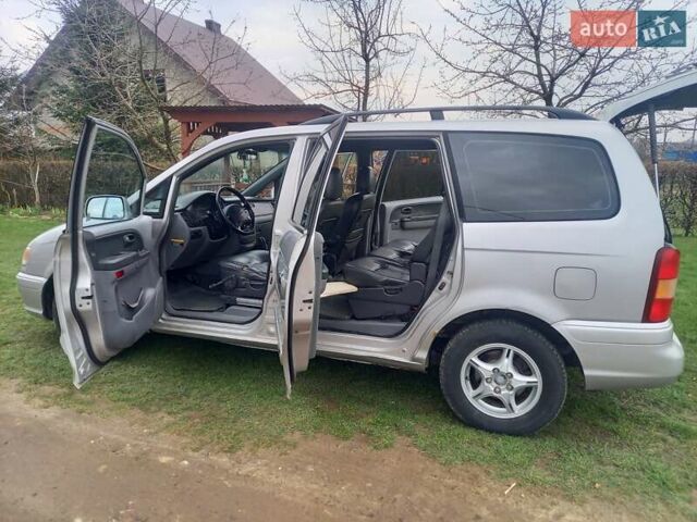 Серый Хендай Траджет, объемом двигателя 2 л и пробегом 192 тыс. км за 5100 $, фото 8 на Automoto.ua