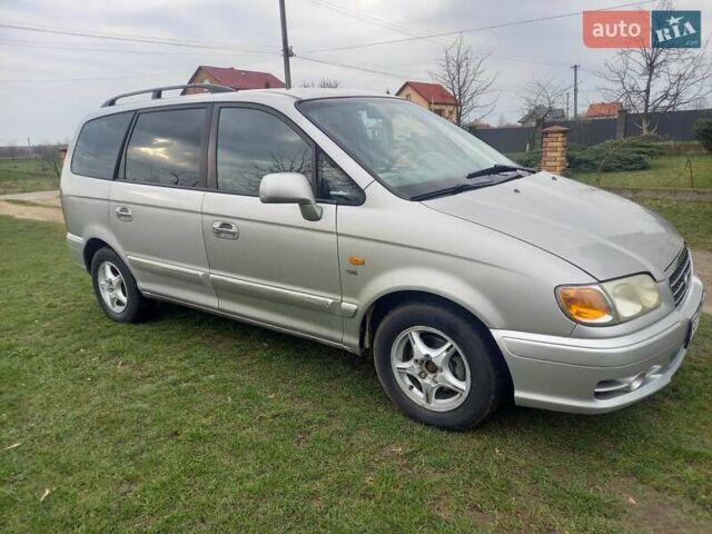 Серый Хендай Траджет, объемом двигателя 2 л и пробегом 192 тыс. км за 5100 $, фото 2 на Automoto.ua