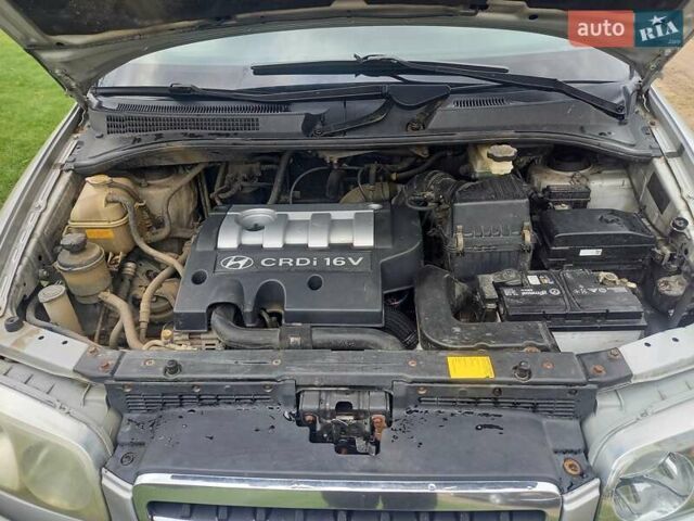 Серый Хендай Траджет, объемом двигателя 2 л и пробегом 192 тыс. км за 5100 $, фото 20 на Automoto.ua