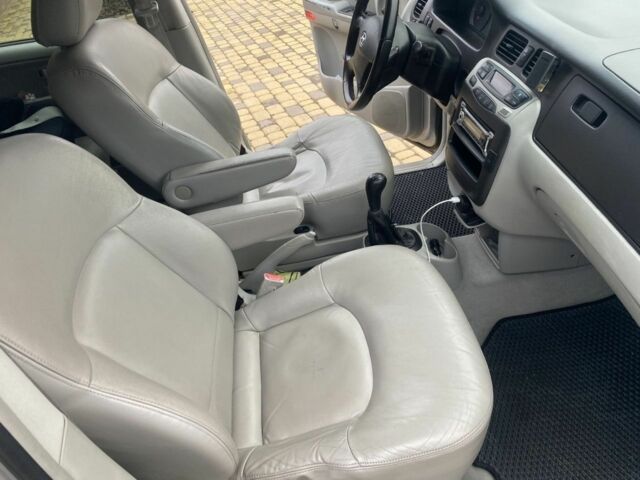 Серый Хендай Траджет, объемом двигателя 2 л и пробегом 250 тыс. км за 4000 $, фото 9 на Automoto.ua