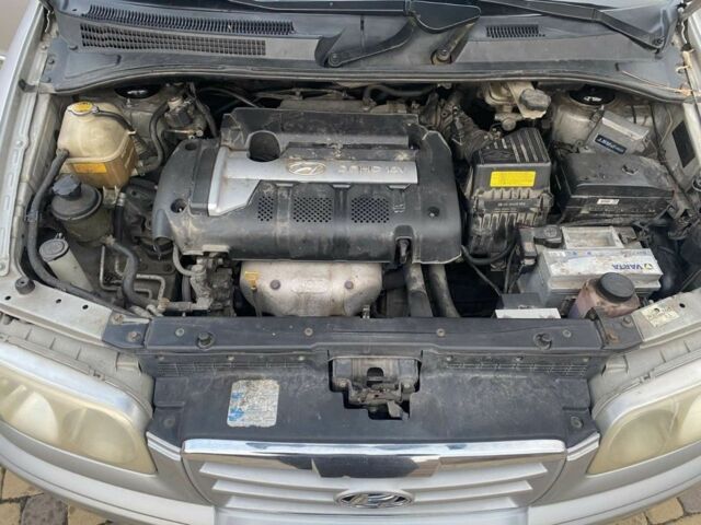 Серый Хендай Траджет, объемом двигателя 2 л и пробегом 250 тыс. км за 4000 $, фото 7 на Automoto.ua