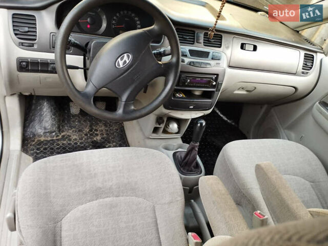 Серый Хендай Траджет, объемом двигателя 0 л и пробегом 290 тыс. км за 4600 $, фото 2 на Automoto.ua