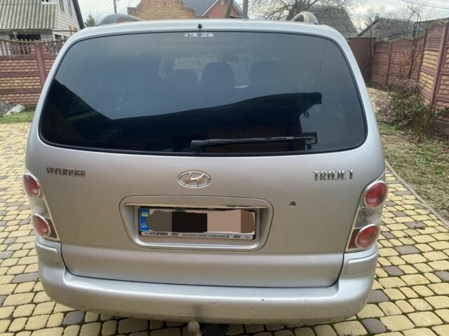 Серый Хендай Траджет, объемом двигателя 2 л и пробегом 250 тыс. км за 4000 $, фото 13 на Automoto.ua