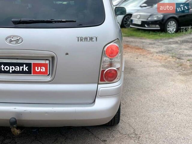 Серый Хендай Траджет, объемом двигателя 2 л и пробегом 250 тыс. км за 4630 $, фото 10 на Automoto.ua