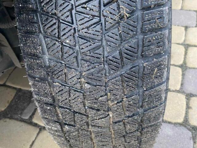 Серый Хендай Траджет, объемом двигателя 2 л и пробегом 250 тыс. км за 4000 $, фото 10 на Automoto.ua