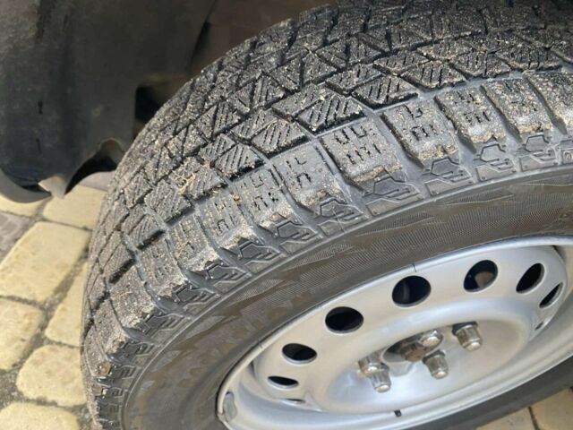 Серый Хендай Траджет, объемом двигателя 2 л и пробегом 250 тыс. км за 4000 $, фото 11 на Automoto.ua