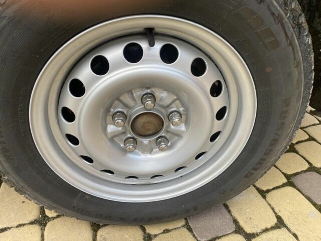 Серый Хендай Траджет, объемом двигателя 2 л и пробегом 250 тыс. км за 4000 $, фото 8 на Automoto.ua