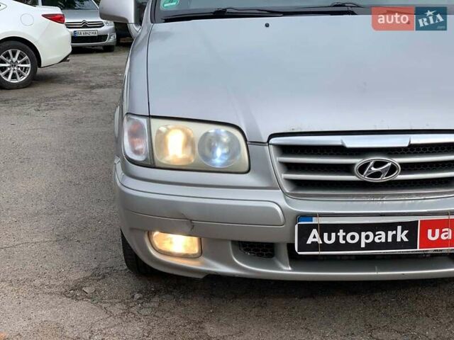 Серый Хендай Траджет, объемом двигателя 2 л и пробегом 250 тыс. км за 4630 $, фото 9 на Automoto.ua