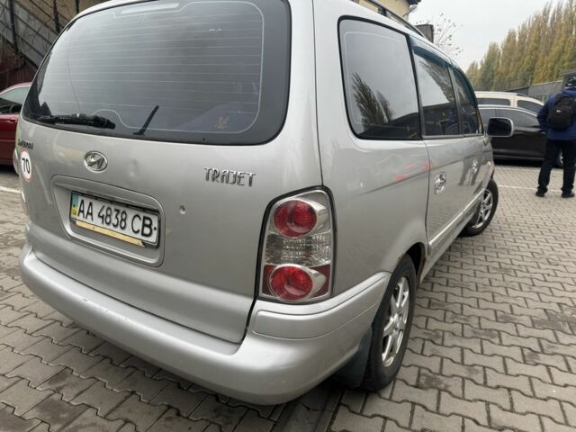 Серый Хендай Траджет, объемом двигателя 2 л и пробегом 280 тыс. км за 3300 $, фото 3 на Automoto.ua