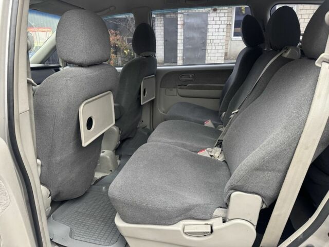 Серый Хендай Траджет, объемом двигателя 2 л и пробегом 280 тыс. км за 3300 $, фото 6 на Automoto.ua