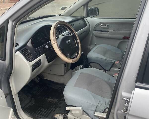 Хендай Траджет 2007 в Яготине на Automoto.ua Серый Хендай Траджет, объемом двигателя 2 л и пробегом 190 тыс. км за 5300 $, фото 7 на Automoto.ua