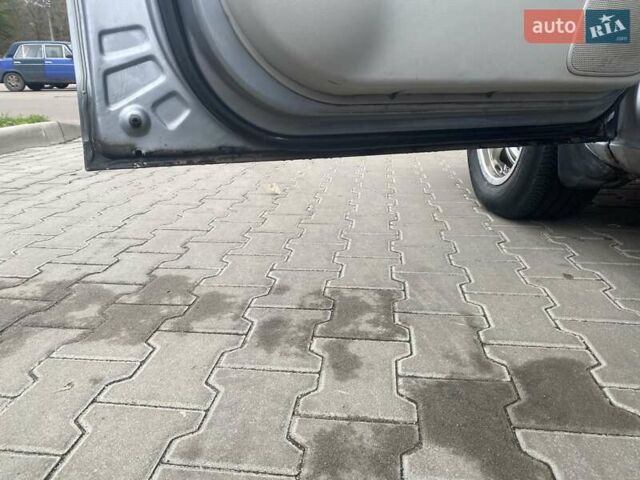 Хендай Траджет 2007 в Яготине на Automoto.ua Серый Хендай Траджет, объемом двигателя 2 л и пробегом 190 тыс. км за 5300 $, фото 5 на Automoto.ua